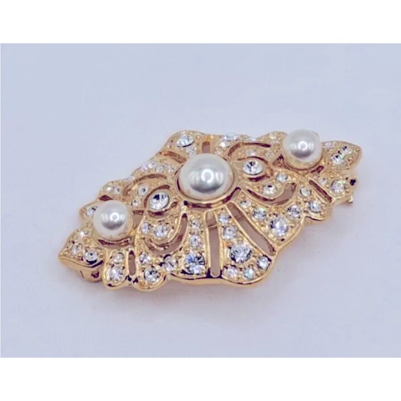 Jewelry - Vintage’s Roman Brooch.